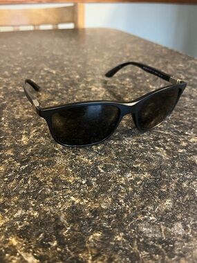 Ray-Ban Men's Black Frame Sunglasses with Dark Lenses